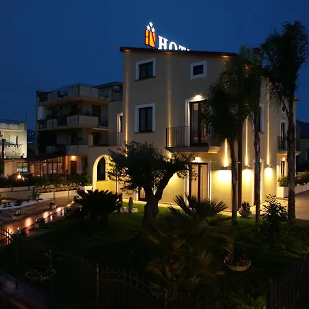 Готель Visagi Помпеї