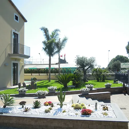 Готель Visagi Помпеї